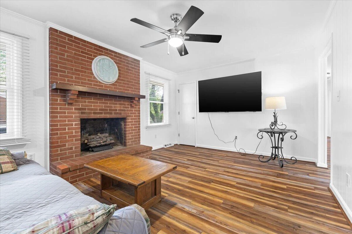 403 Ingal BLVD - Photo 12