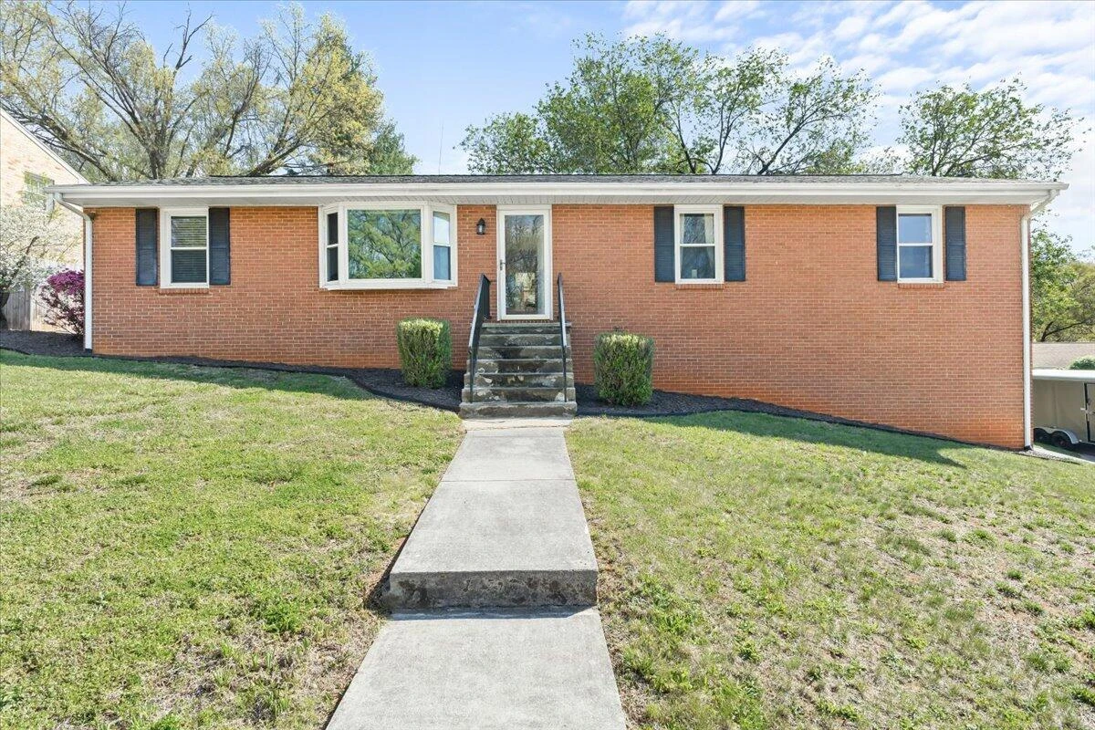 403 Ingal BLVD - Photo 2