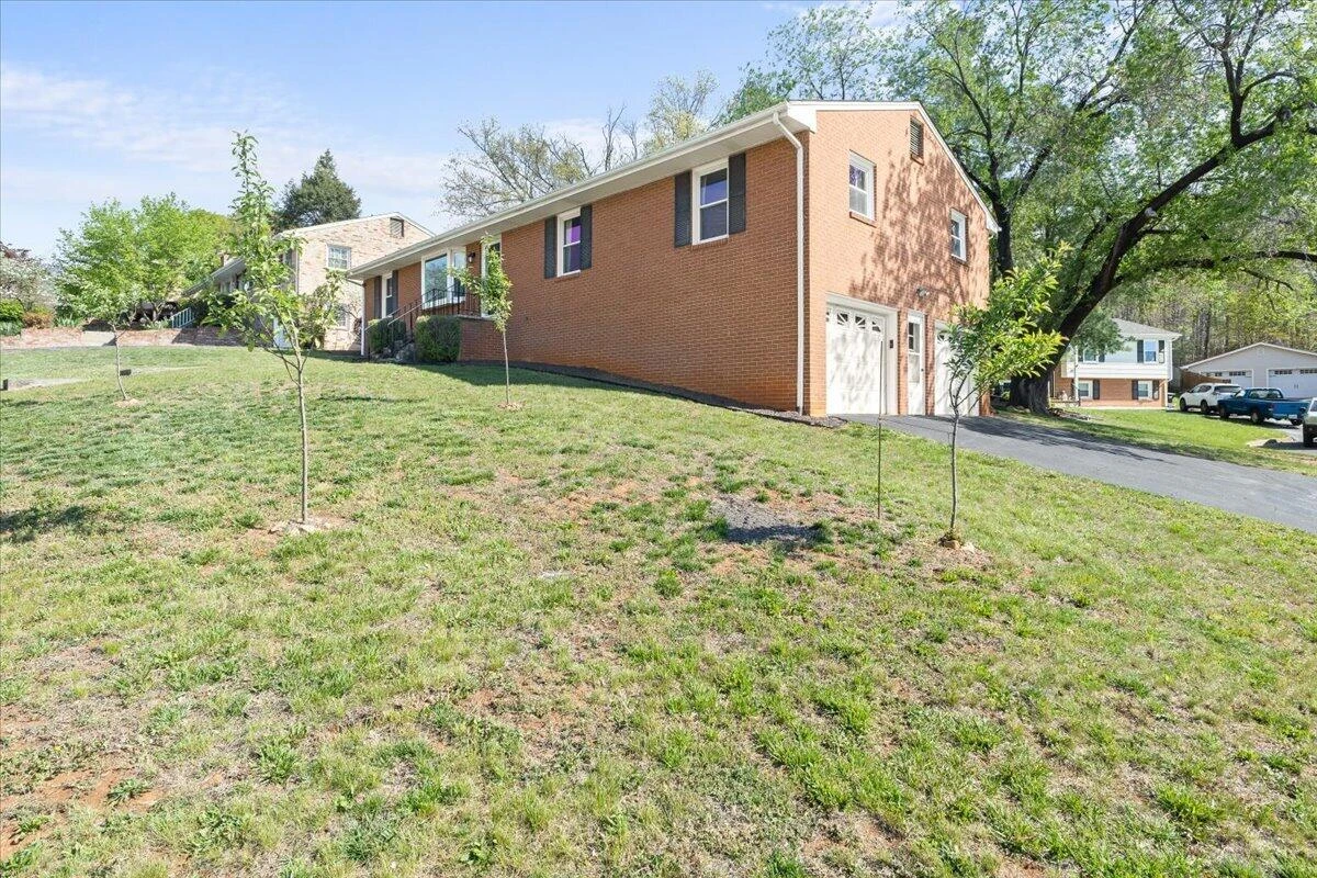403 Ingal BLVD - Photo 3