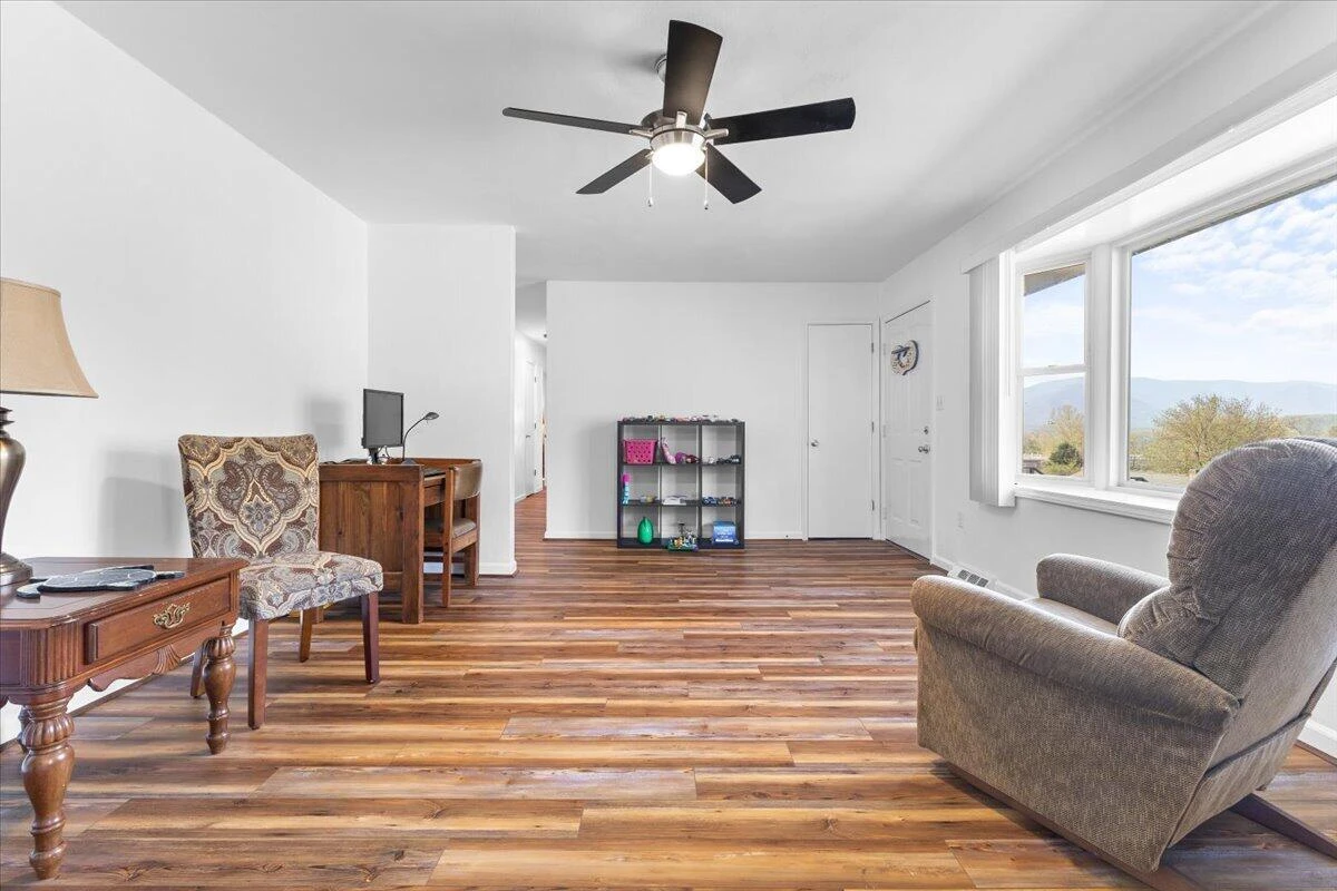 403 Ingal BLVD - Photo 6