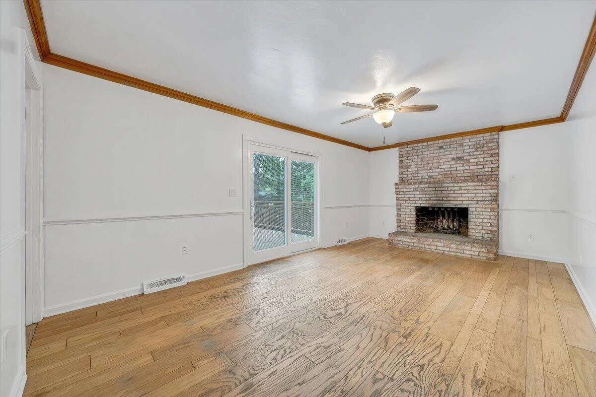 2730 Coachman CIR - Photo 10