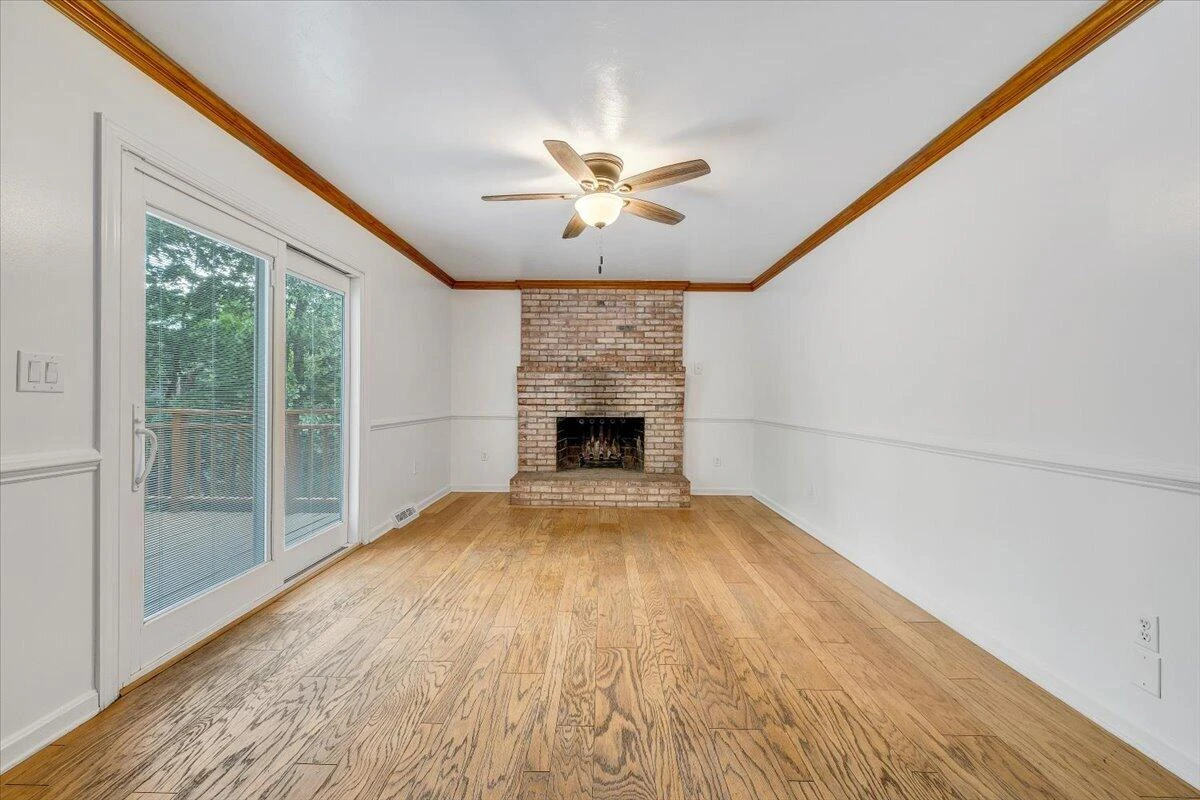 2730 Coachman CIR - Photo 11