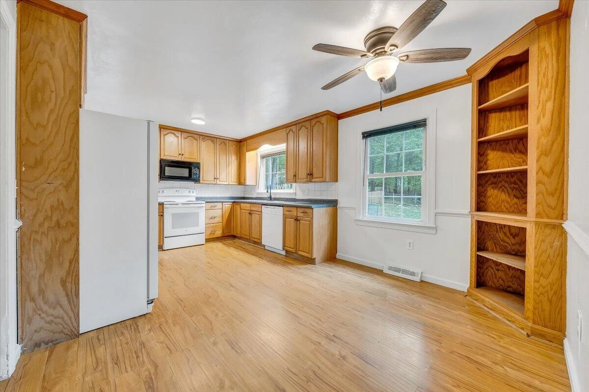 2730 Coachman CIR - Photo 14