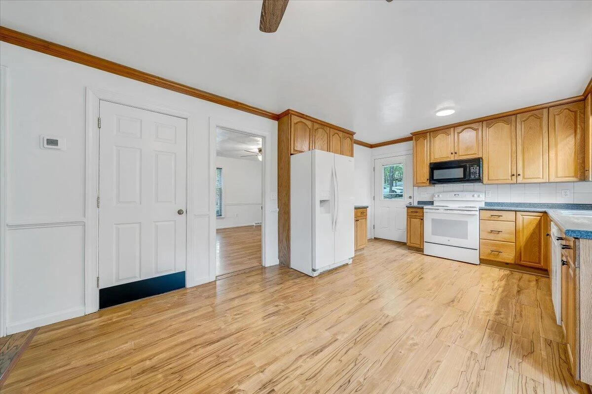 2730 Coachman CIR - Photo 15