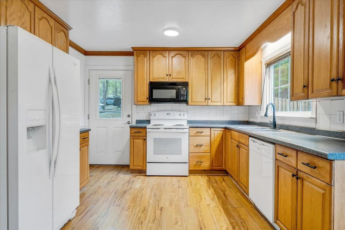 2730 Coachman CIR - Photo 16