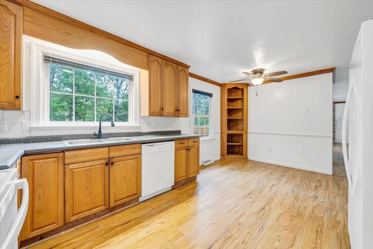 2730 Coachman CIR - Photo 17