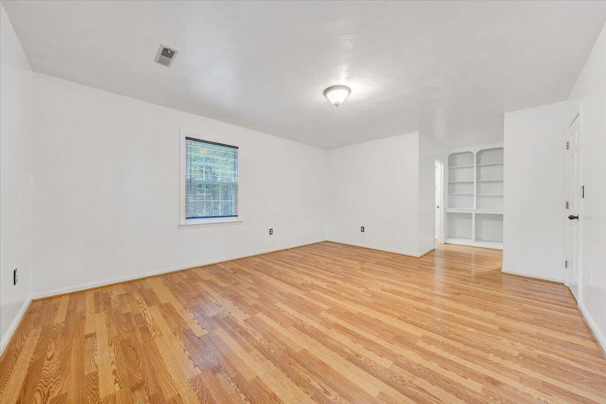 2730 Coachman CIR - Photo 21