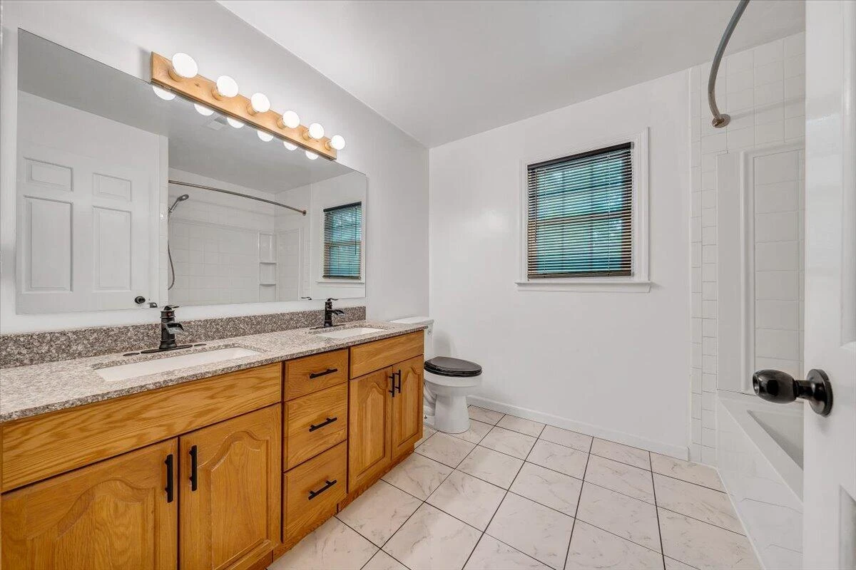2730 Coachman CIR - Photo 30