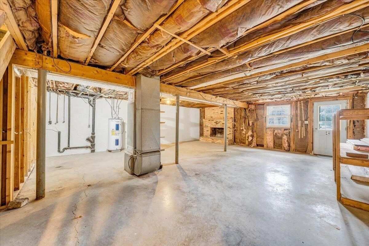 2730 Coachman CIR - Photo 31