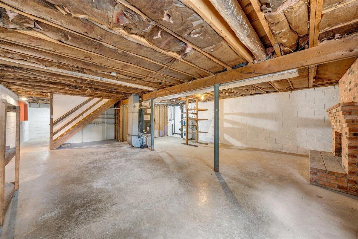 2730 Coachman CIR - Photo 32