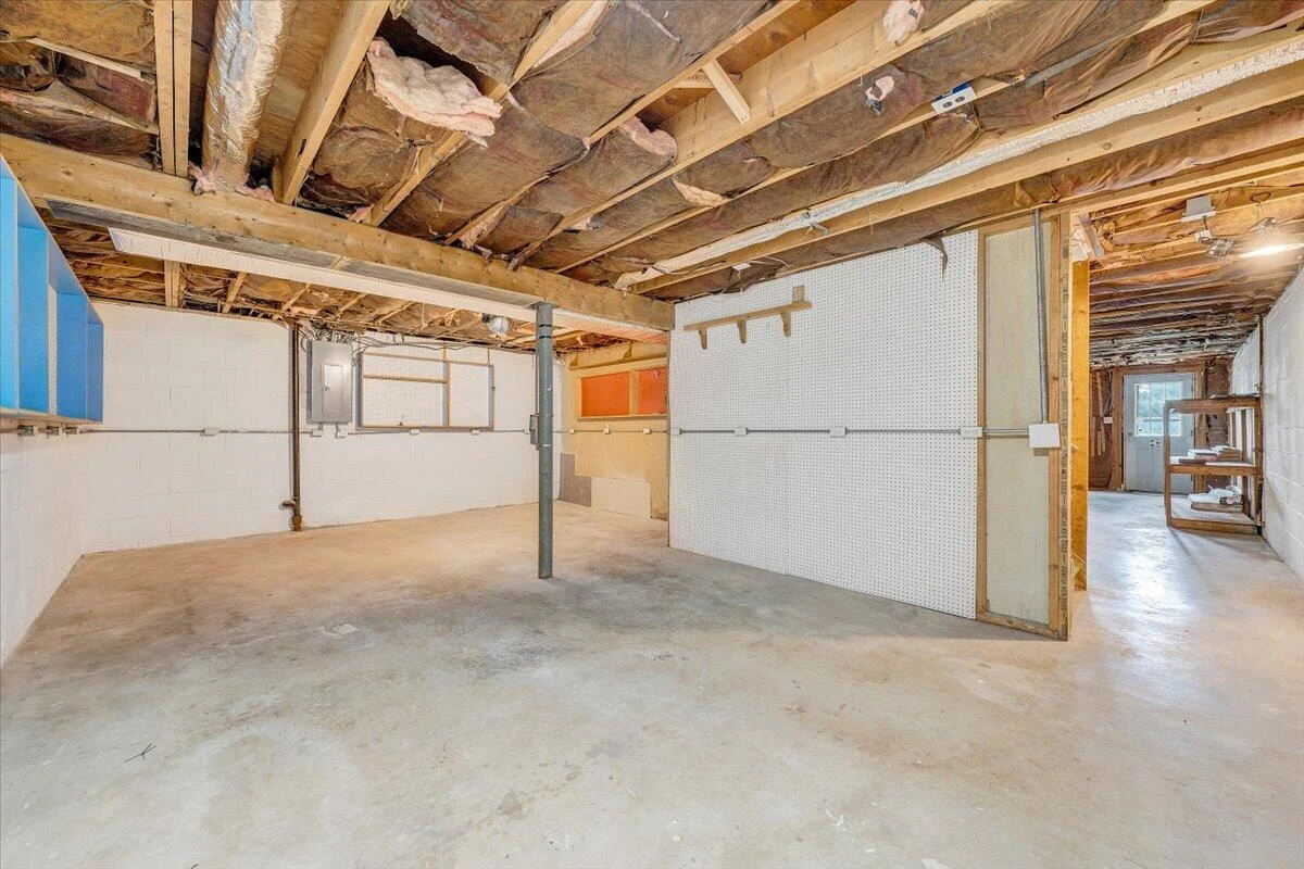 2730 Coachman CIR - Photo 33