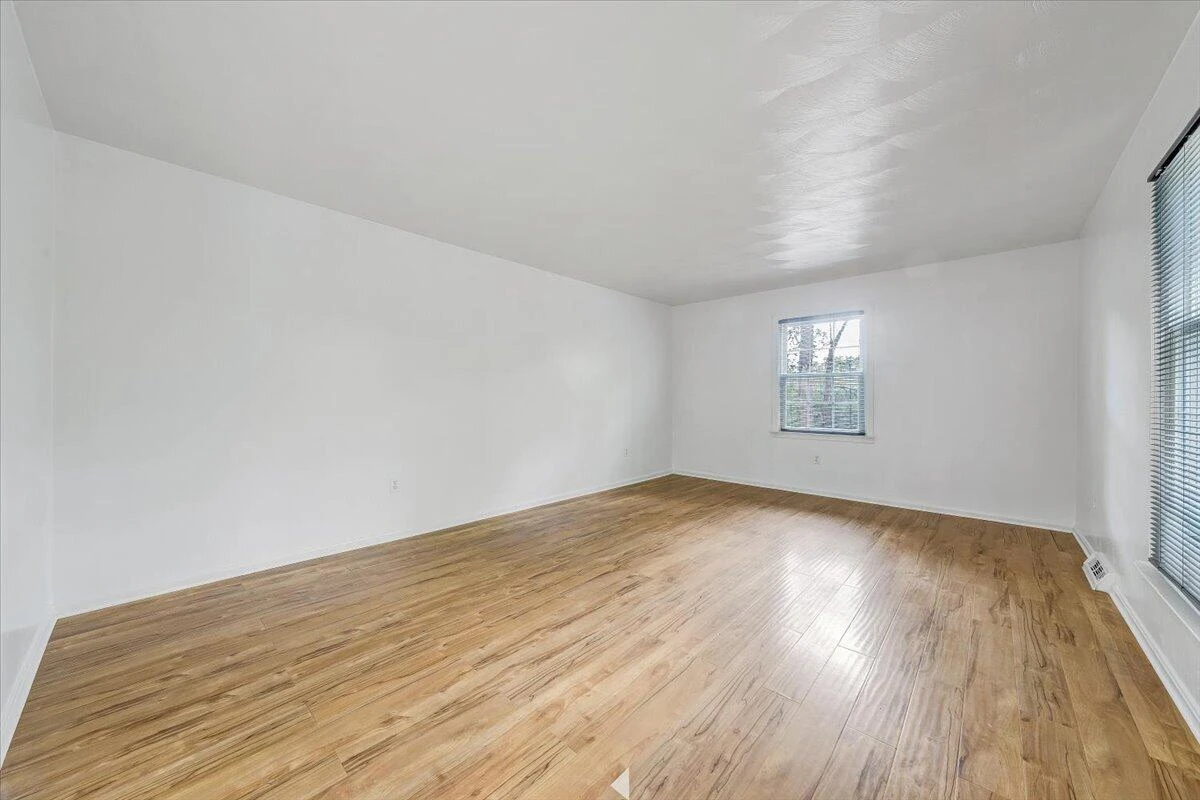 2730 Coachman CIR - Photo 4