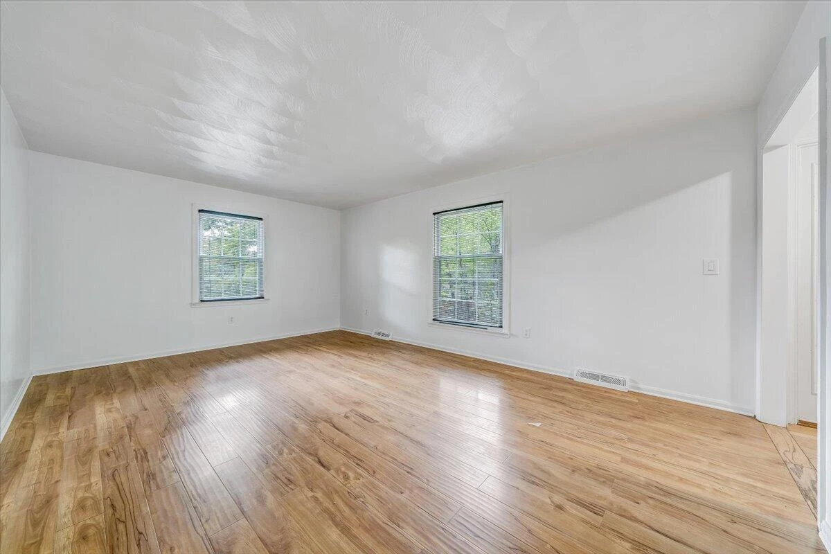 2730 Coachman CIR - Photo 5