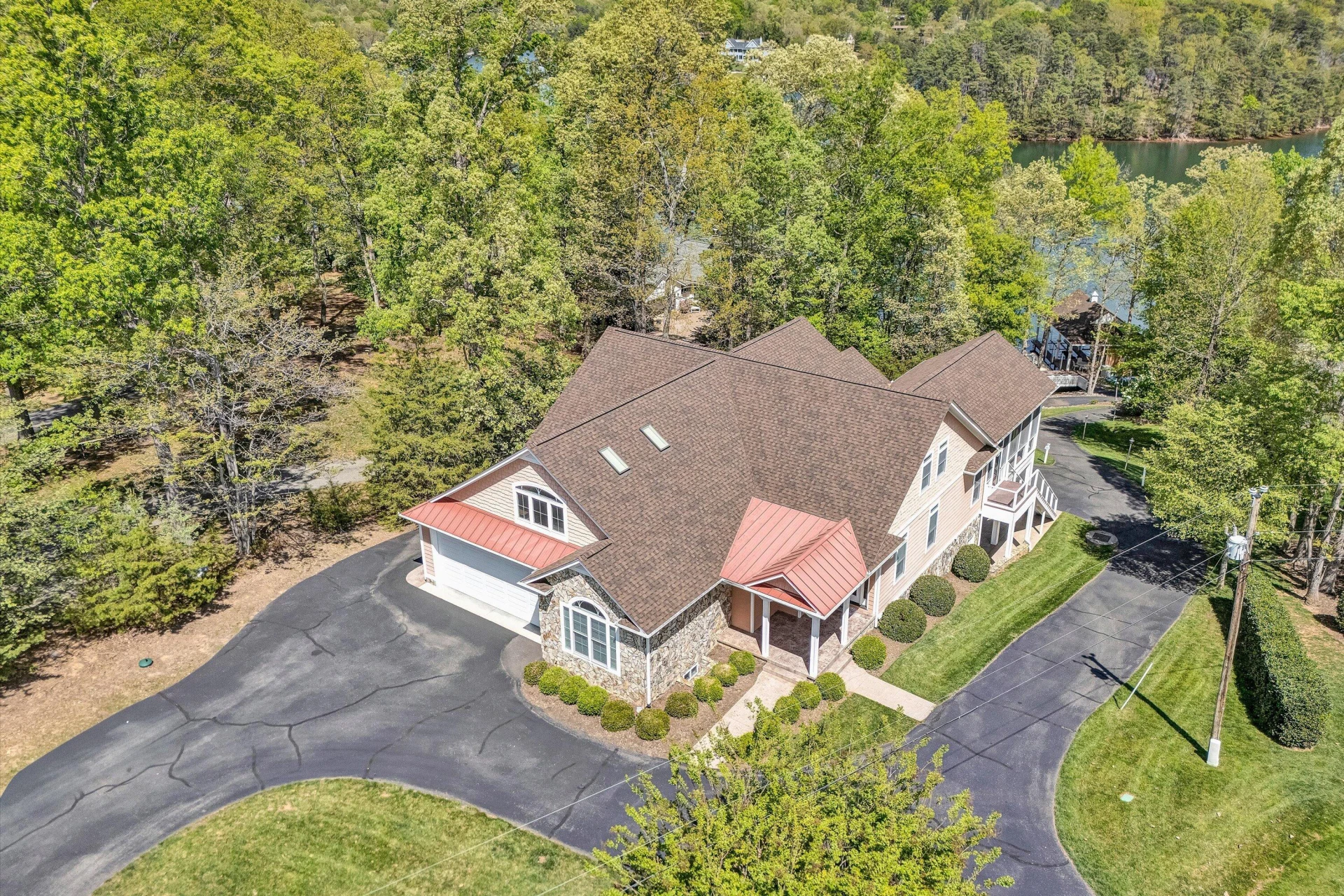 250 Deerwood DR - Photo 7
