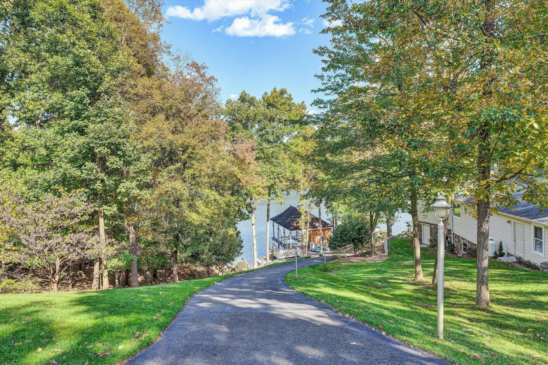 250 Deerwood DR - Photo 11