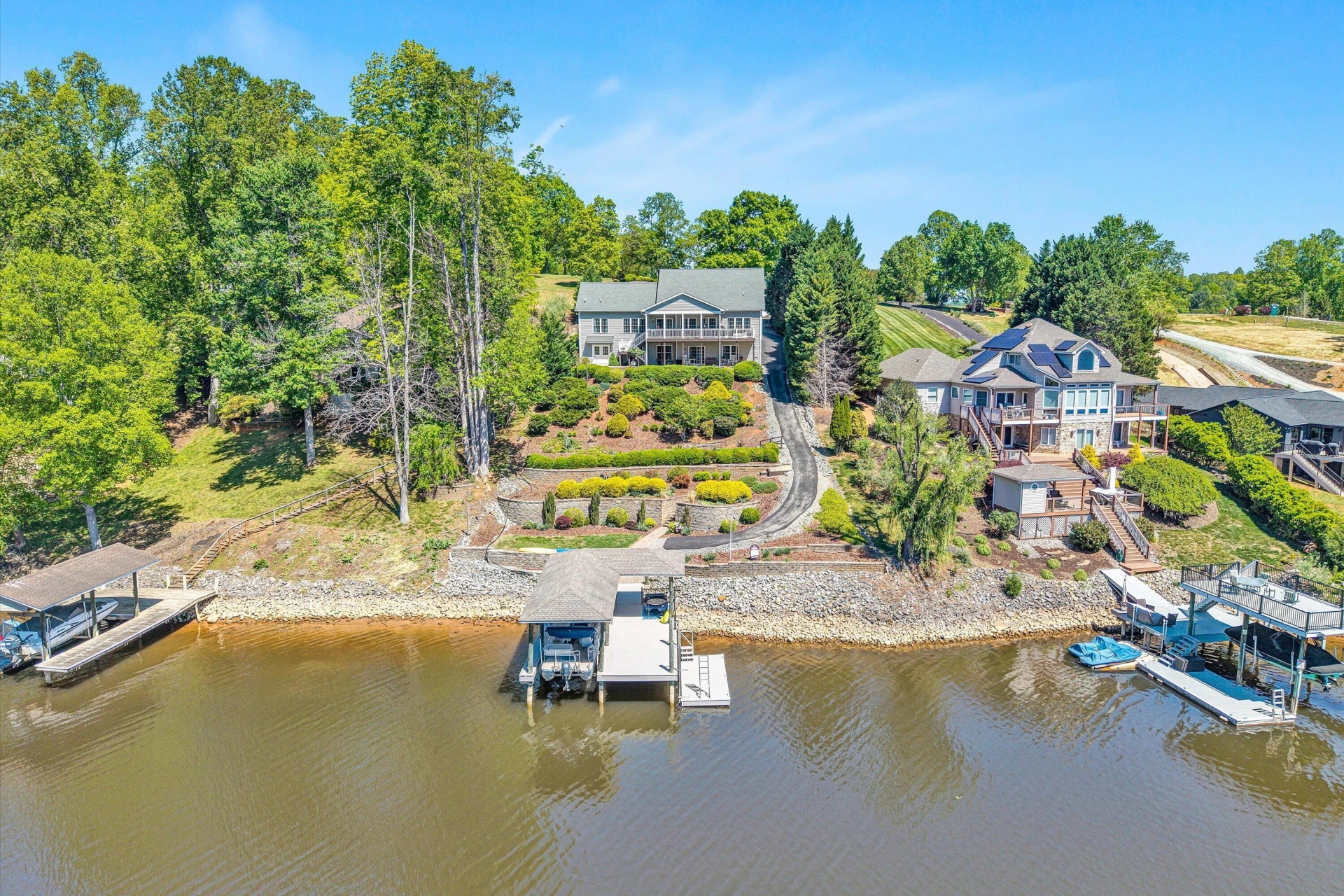 400 Sourwood DR - Photo 2