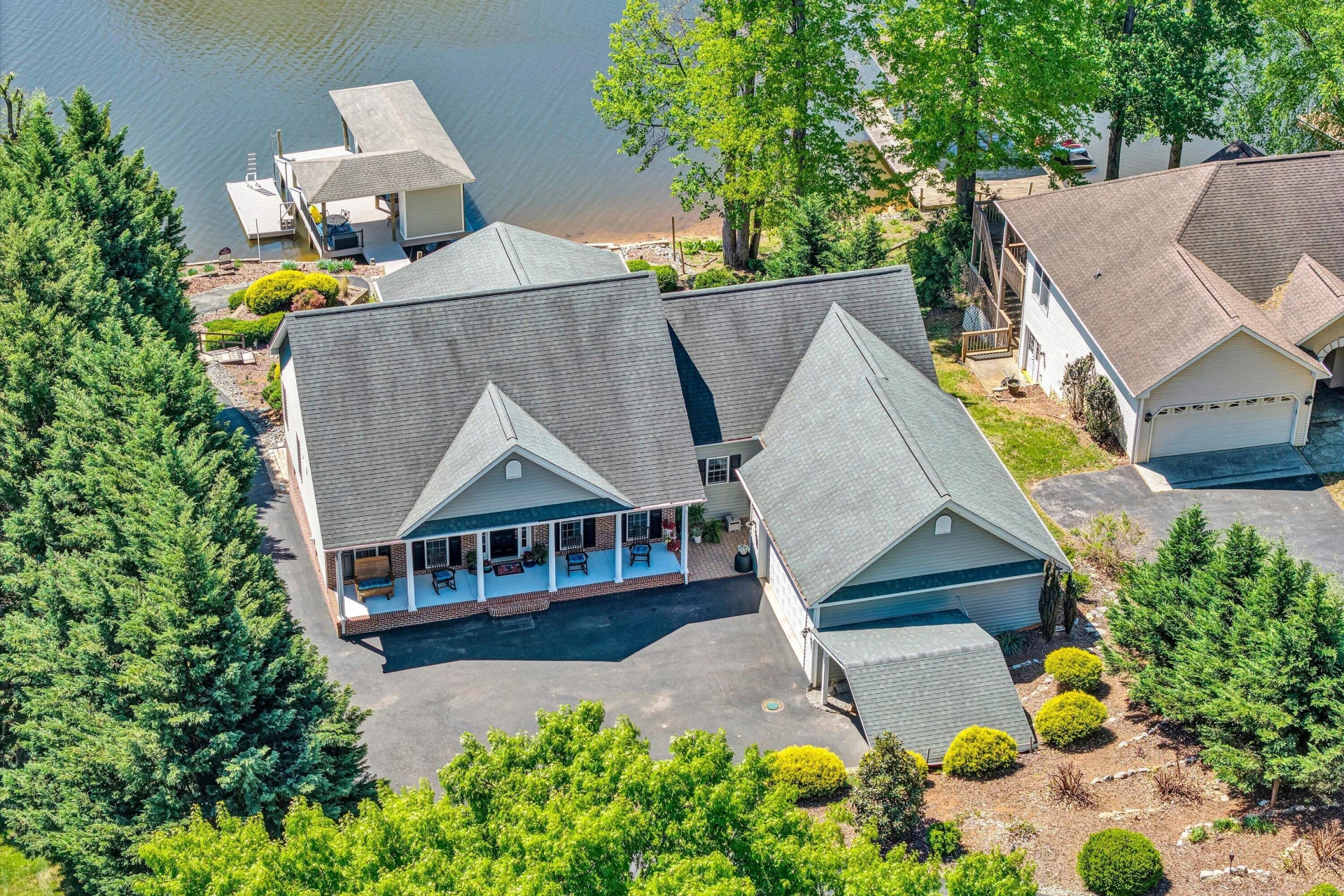 400 Sourwood DR - Photo 3