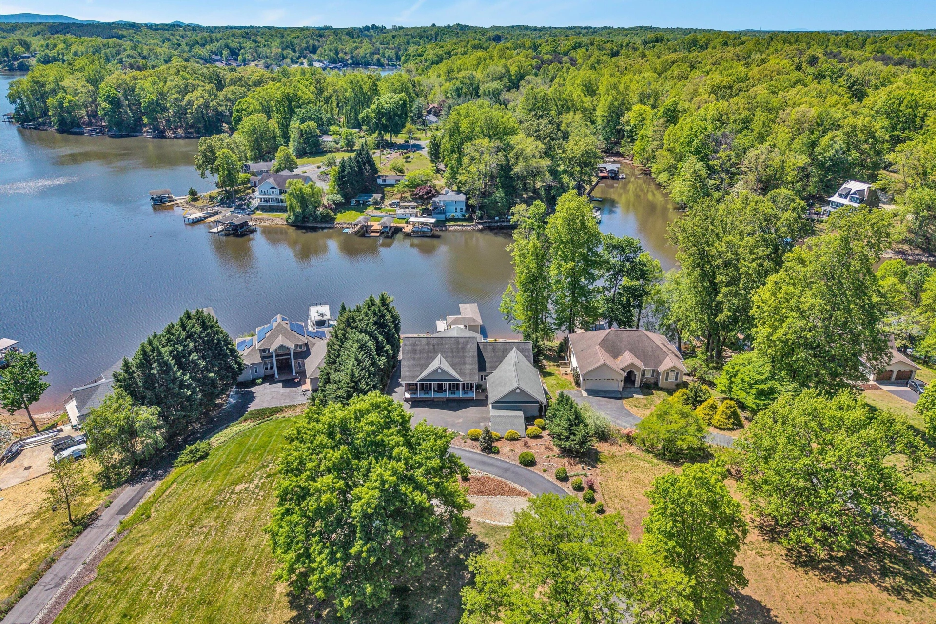 400 Sourwood DR - Photo 4