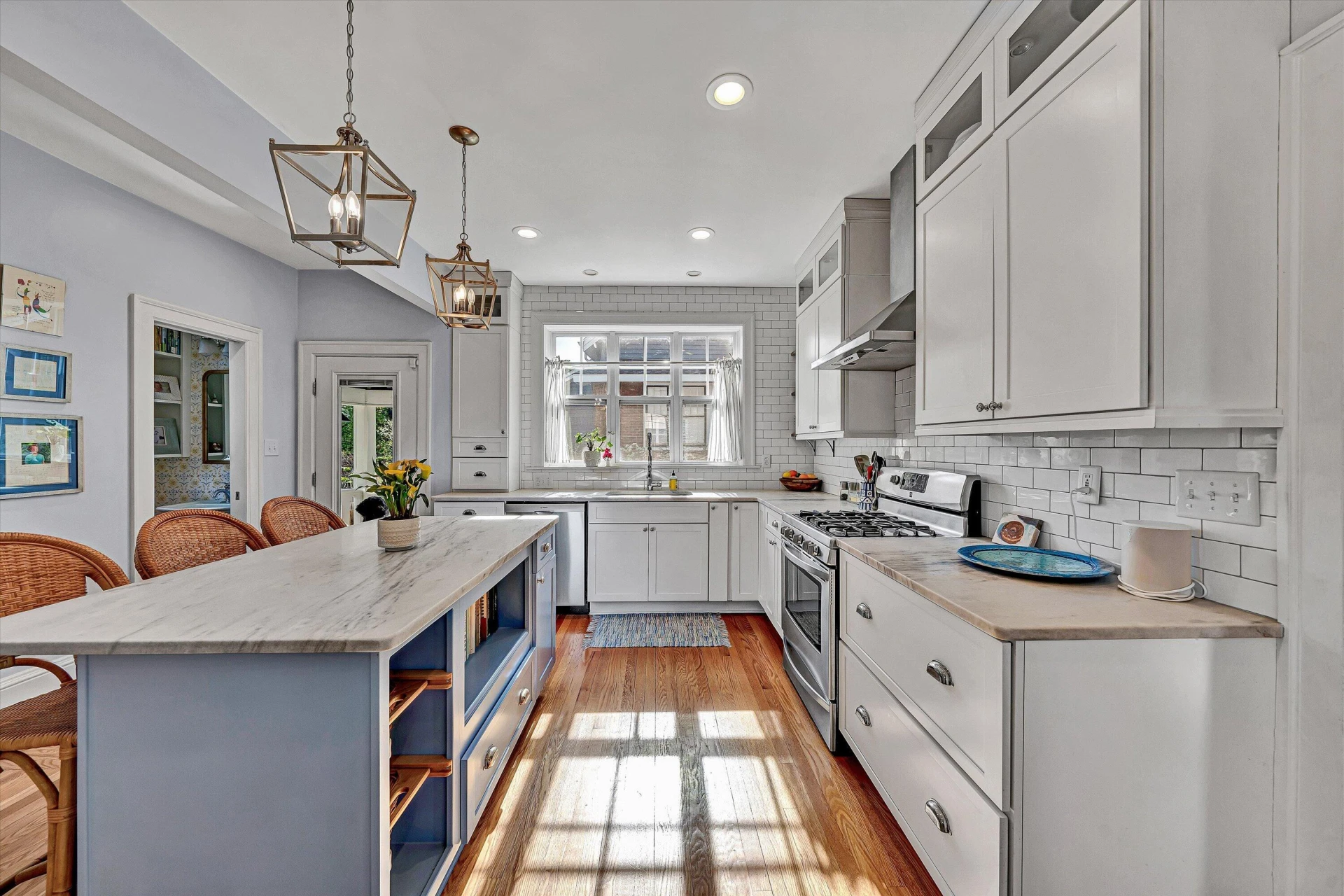 1819 Windsor AVE - Photo 18