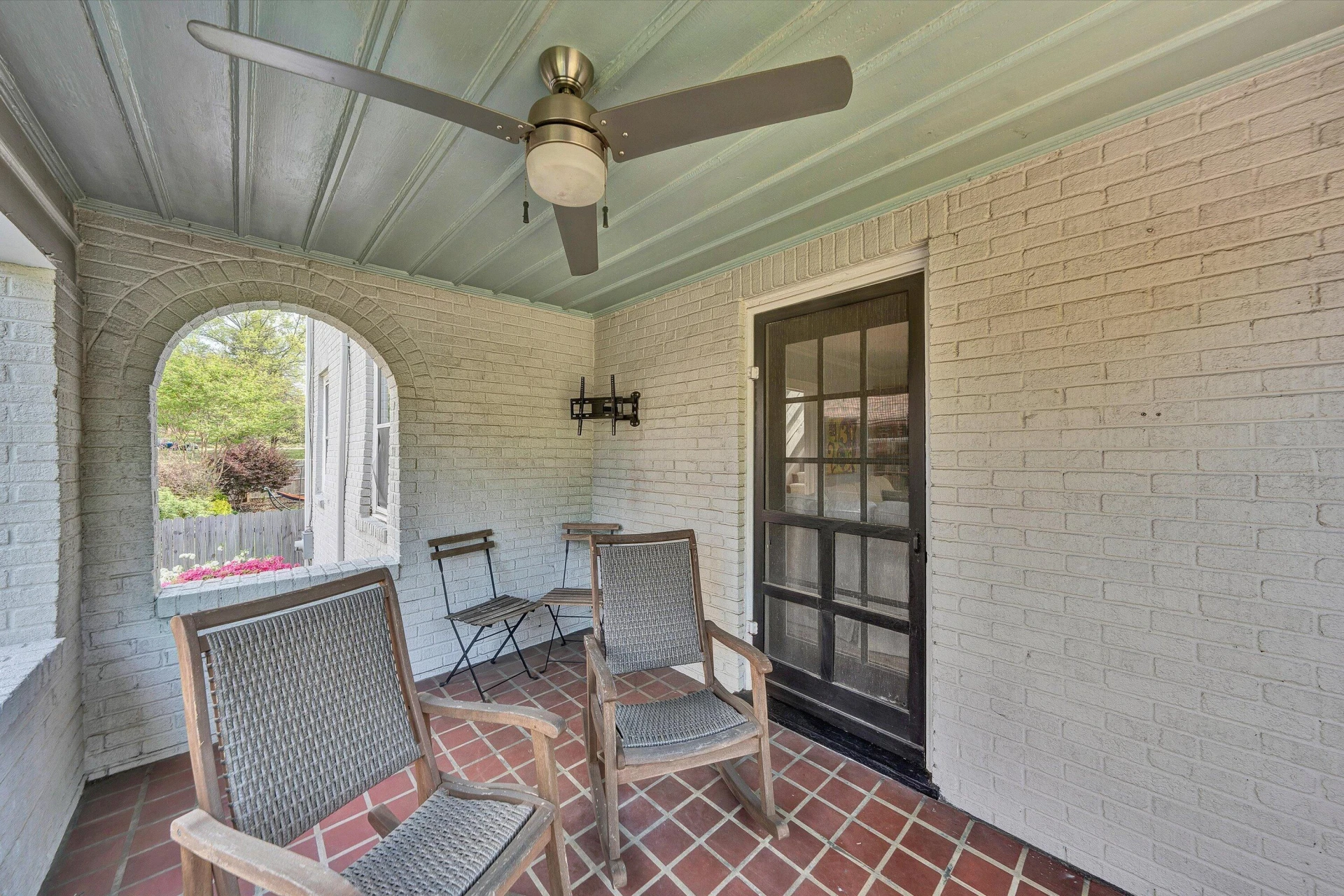 1819 Windsor AVE - Photo 9