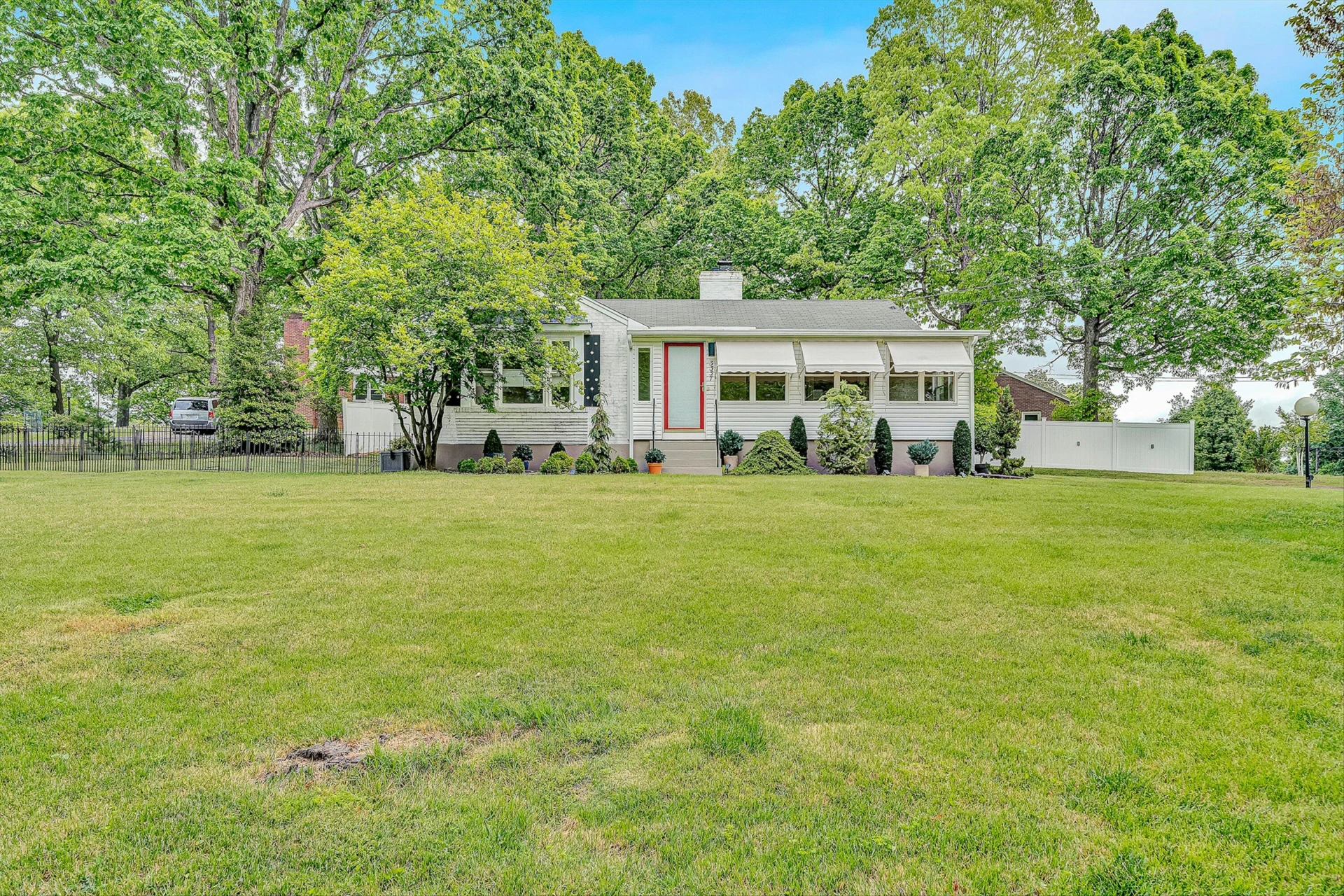 3337 Woodland DR