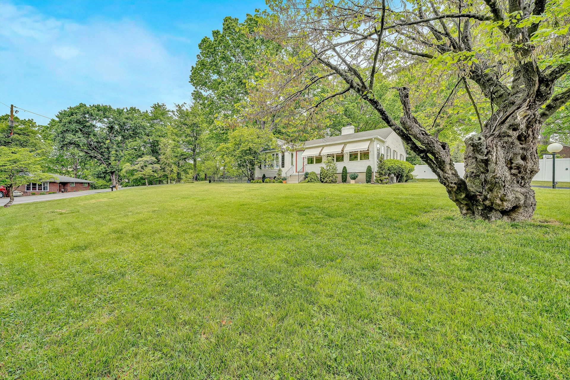 3337 Woodland DR - Photo 2