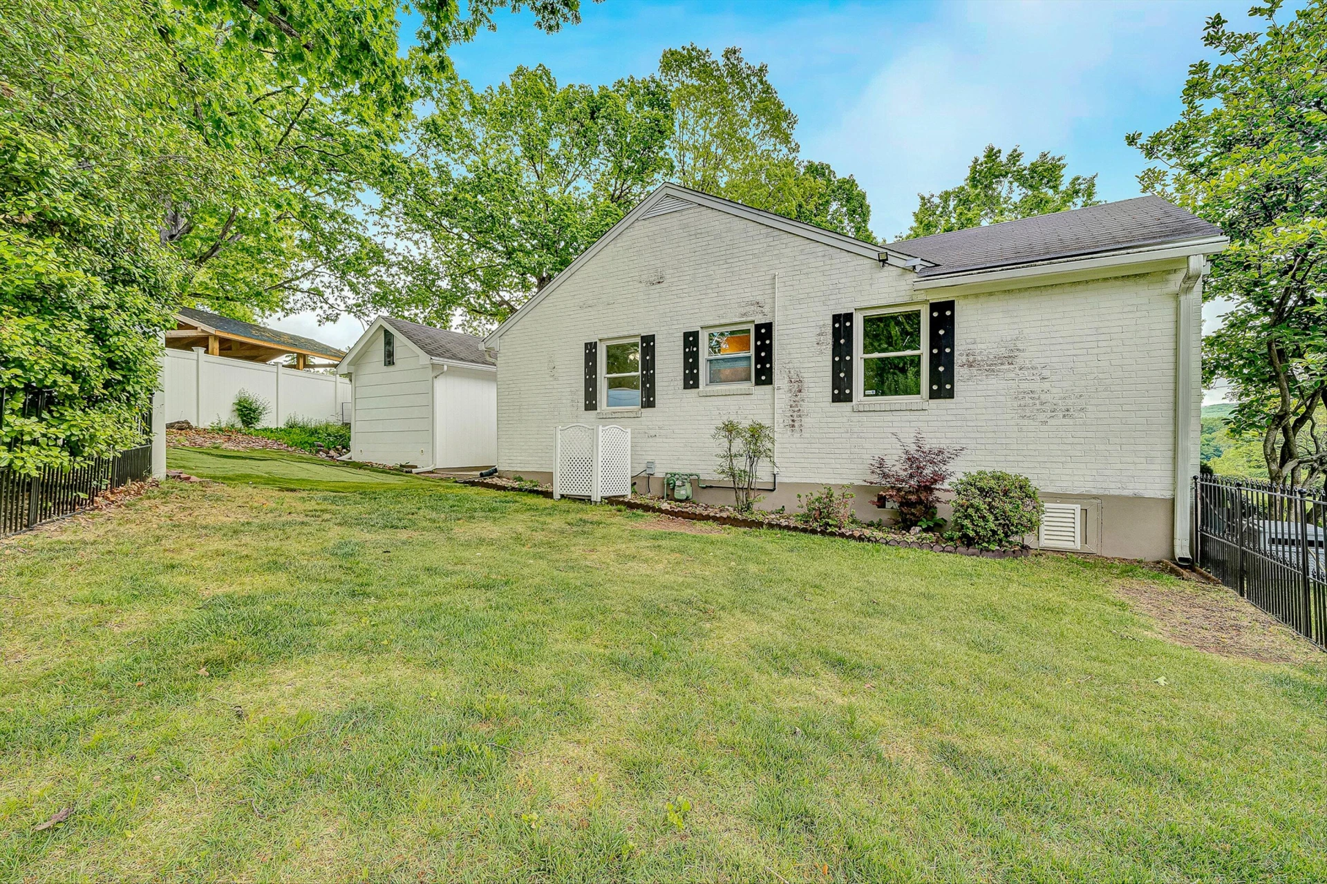 3337 Woodland DR - Photo 29