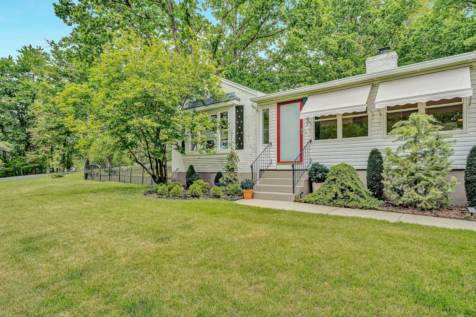 3337 Woodland DR - Photo 3