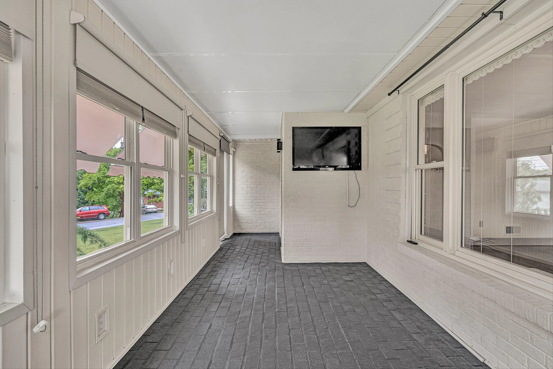 3337 Woodland DR - Photo 4