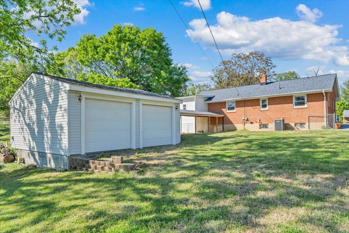 4760 PEACH TREE DR - Photo 33