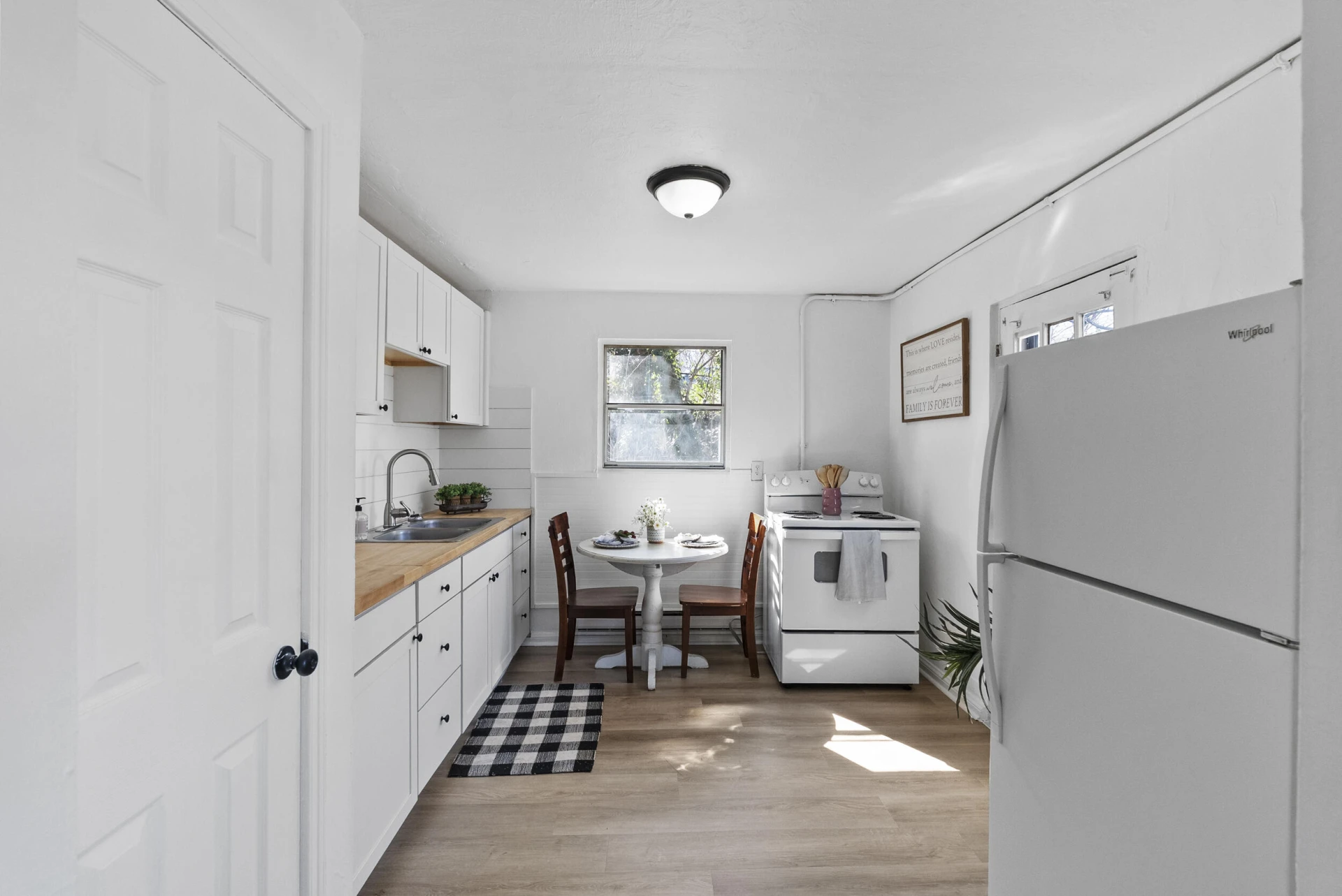831 Liberty ST - Photo 8