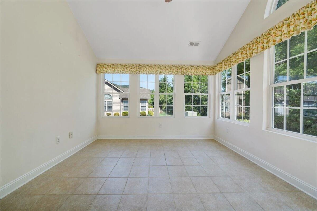 5650 Orchard Villas CIR - Photo 15