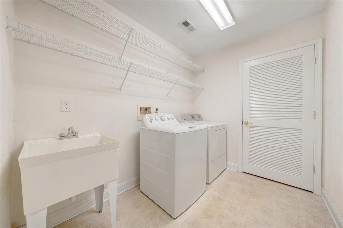 5650 Orchard Villas CIR - Photo 32