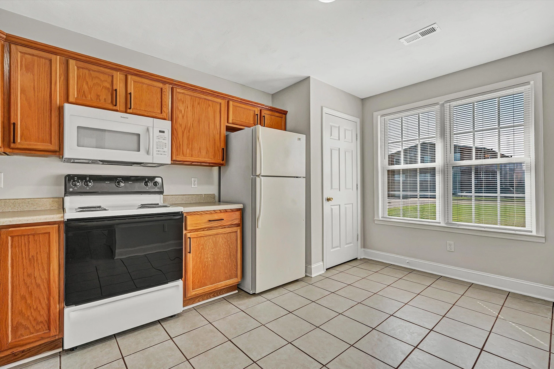 2482 Tuckawana CIR #2482 - Photo 11