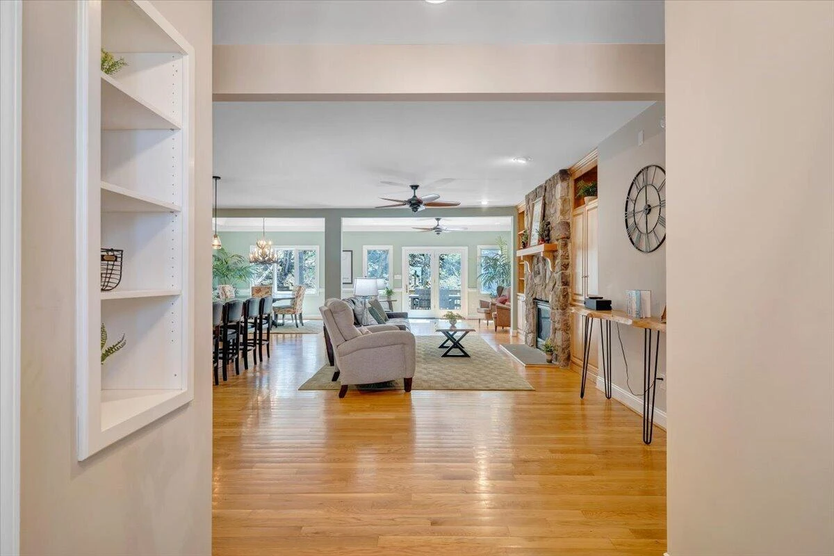 115 Hemlock DR - Photo 10