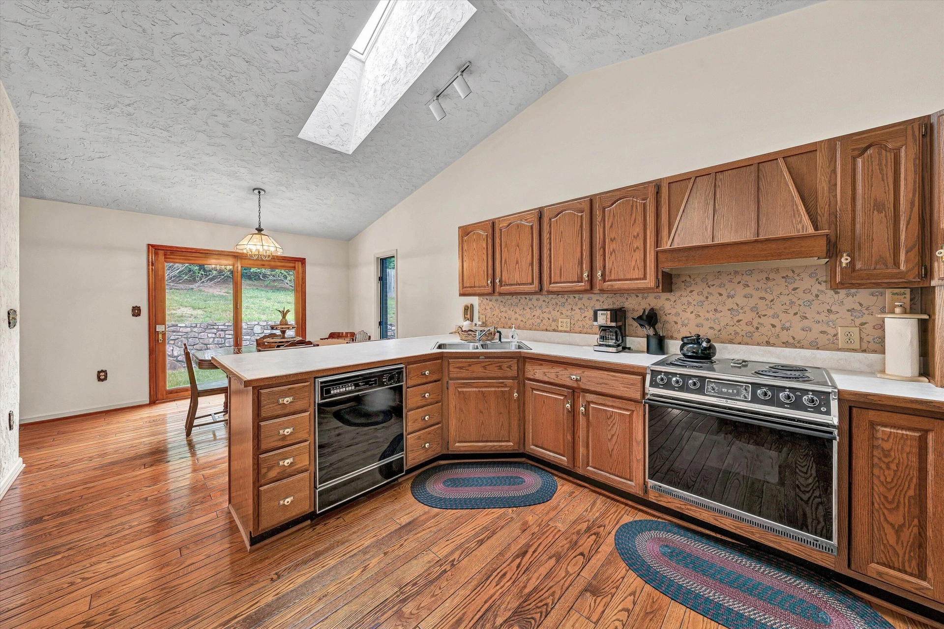 7913 Olsen RD - Photo 15