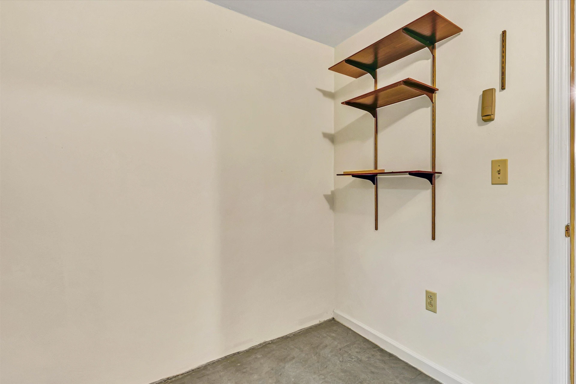7913 Olsen RD - Photo 38