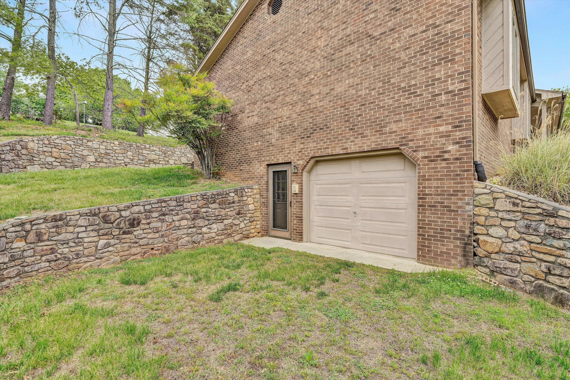 7913 Olsen RD - Photo 42