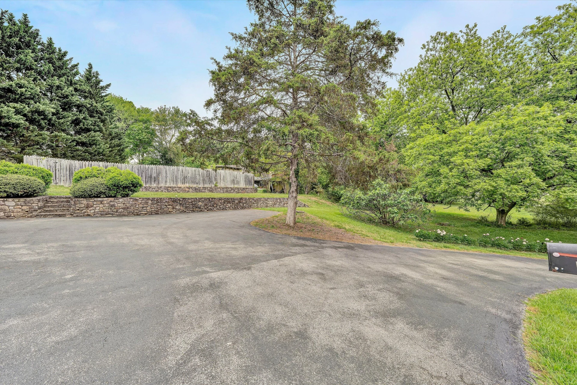7913 Olsen RD - Photo 44