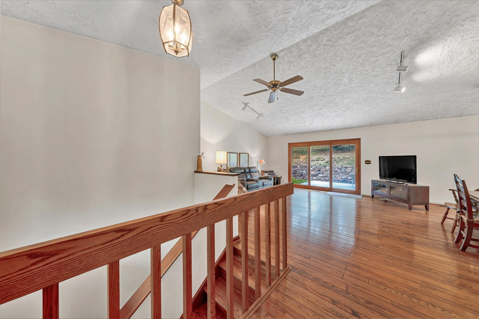 7913 Olsen RD - Photo 11