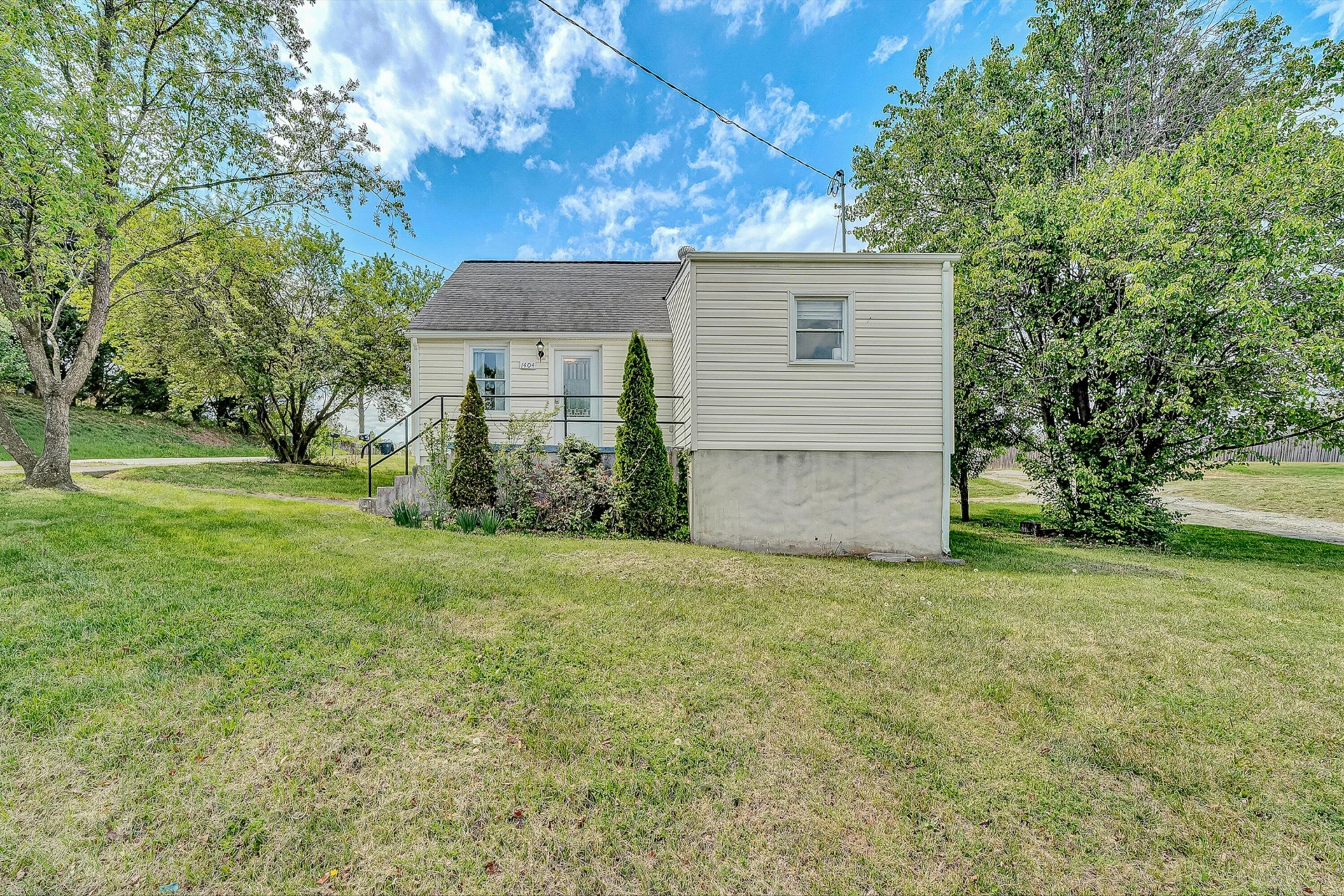 1404 10Th ST - Photo 2