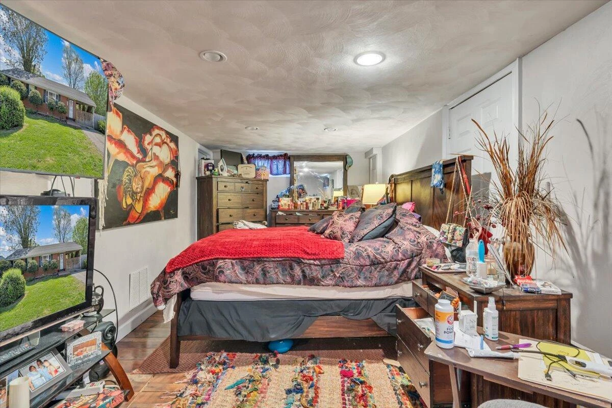 212 Nancy DR - Photo 14