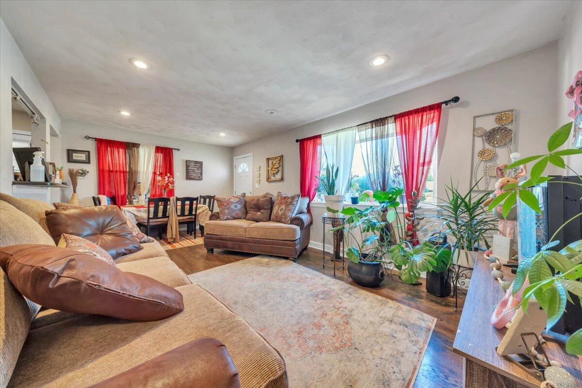 212 Nancy DR - Photo 6