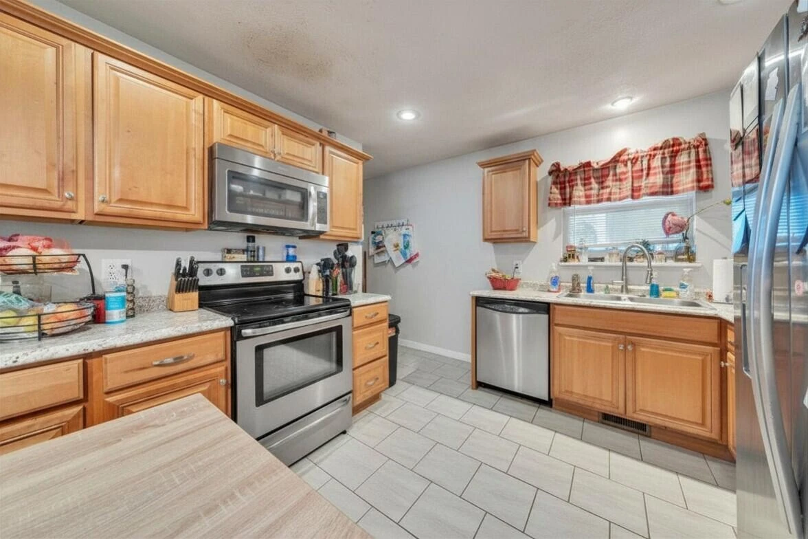 212 Nancy DR - Photo 8