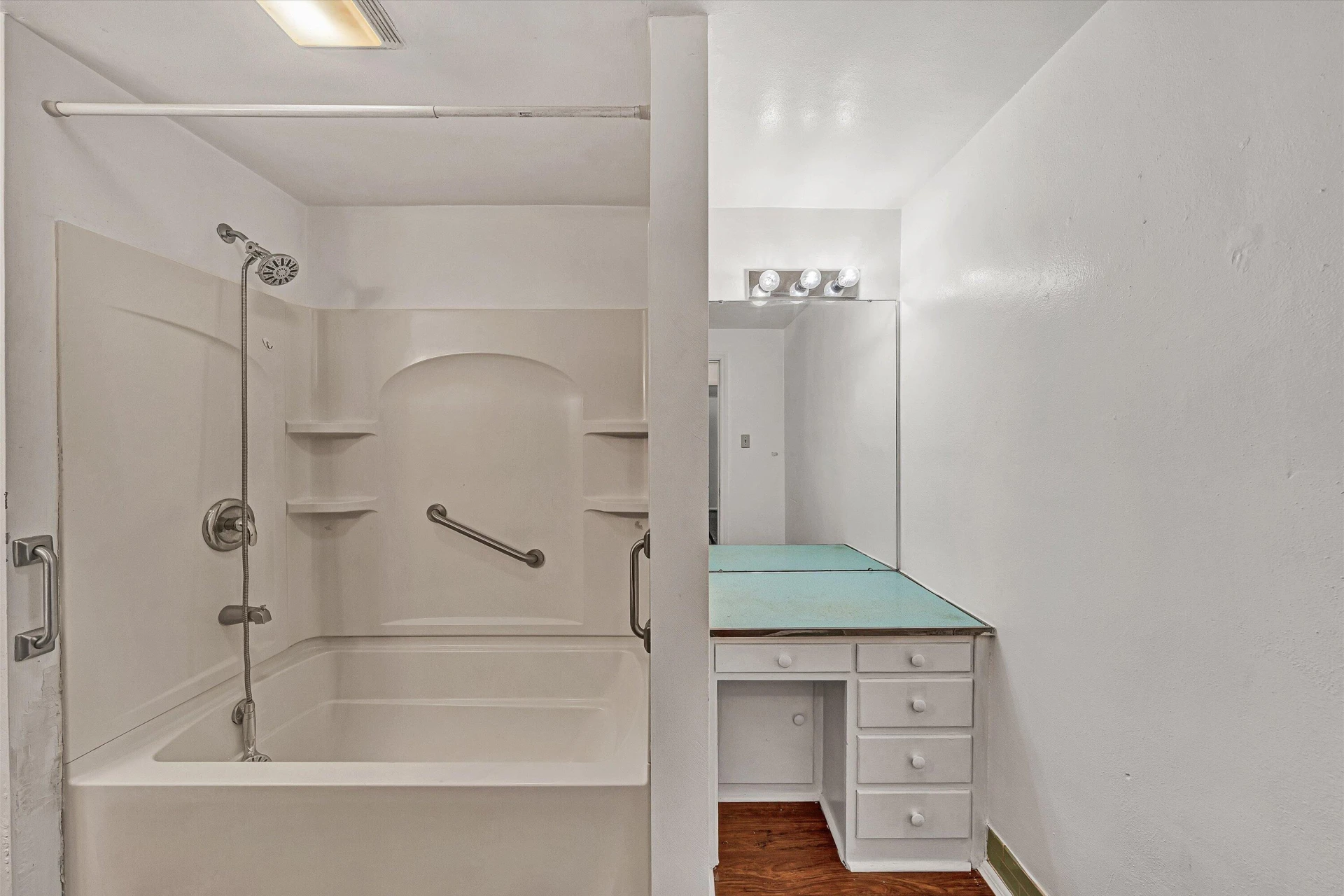2356 Riverside DR - Photo 10