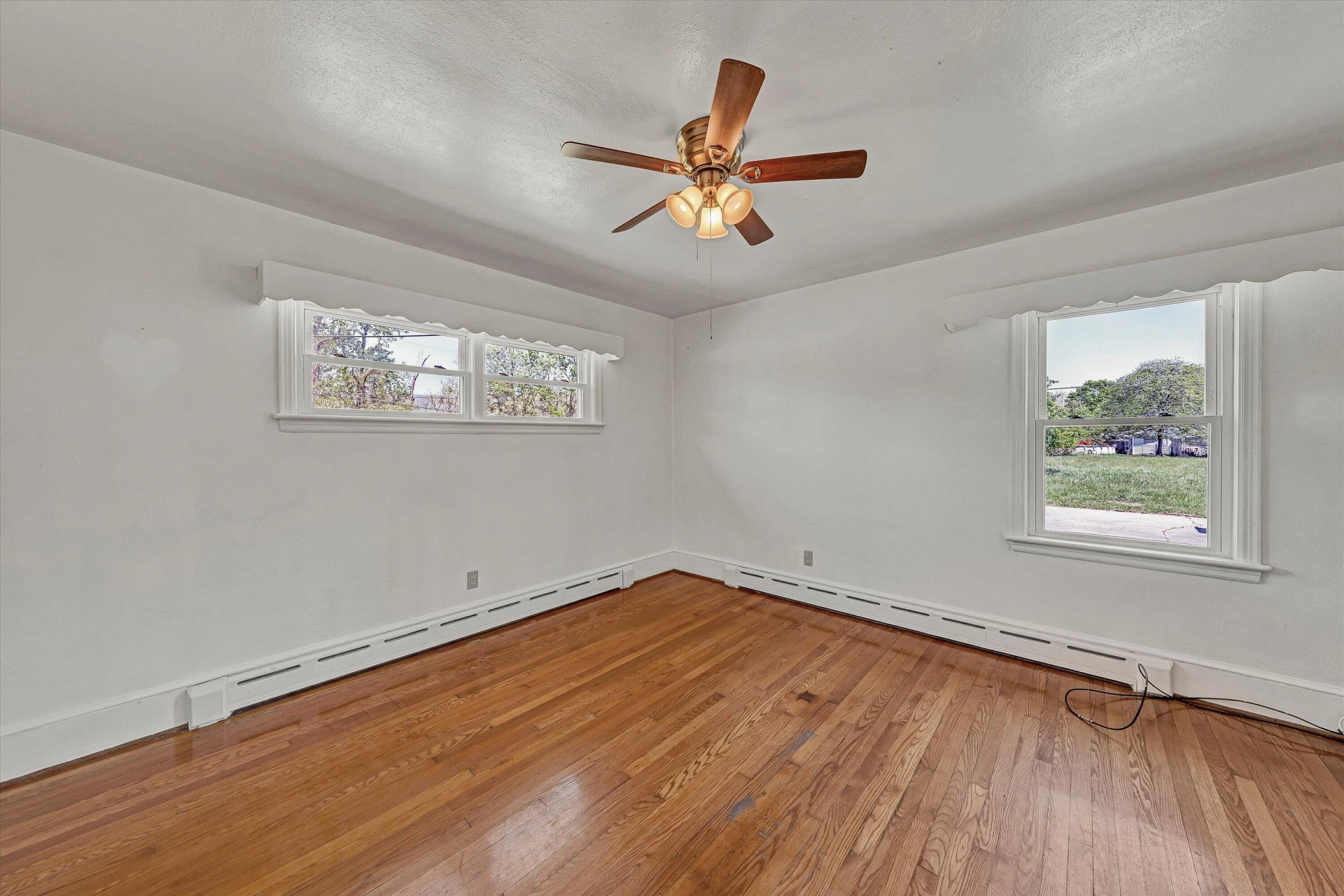 2356 Riverside DR - Photo 14