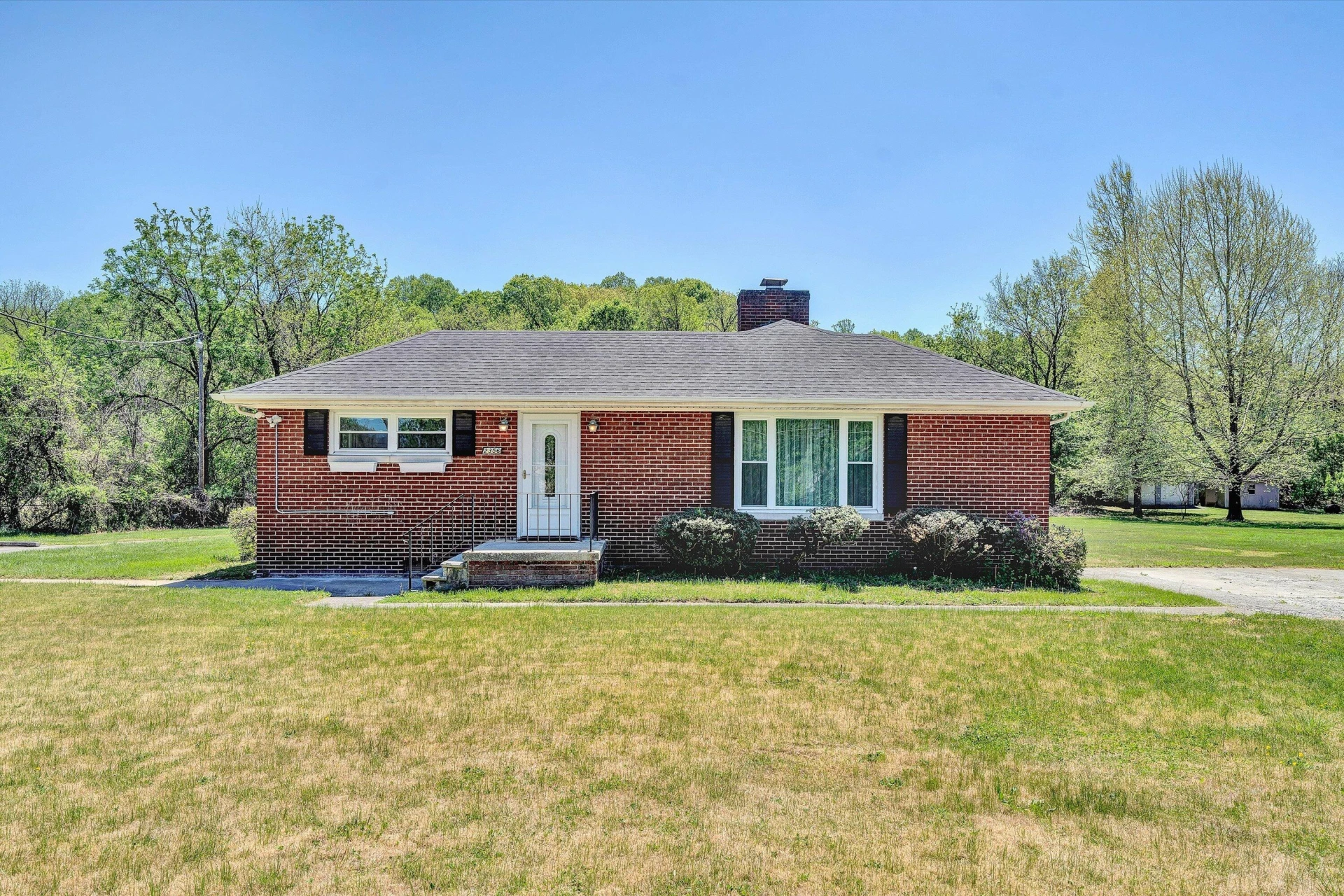 2356 Riverside DR - Photo 2