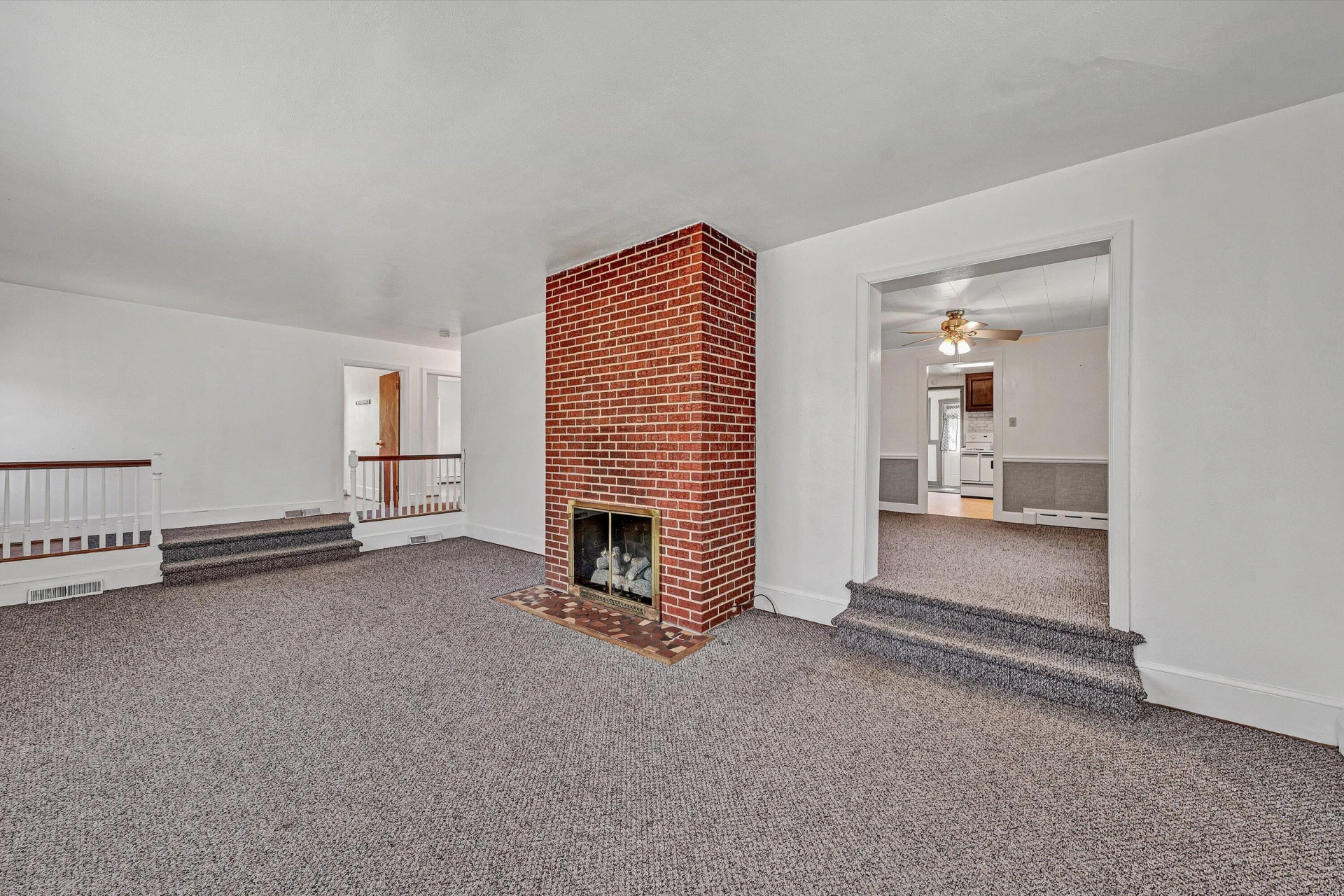 2356 Riverside DR - Photo 4