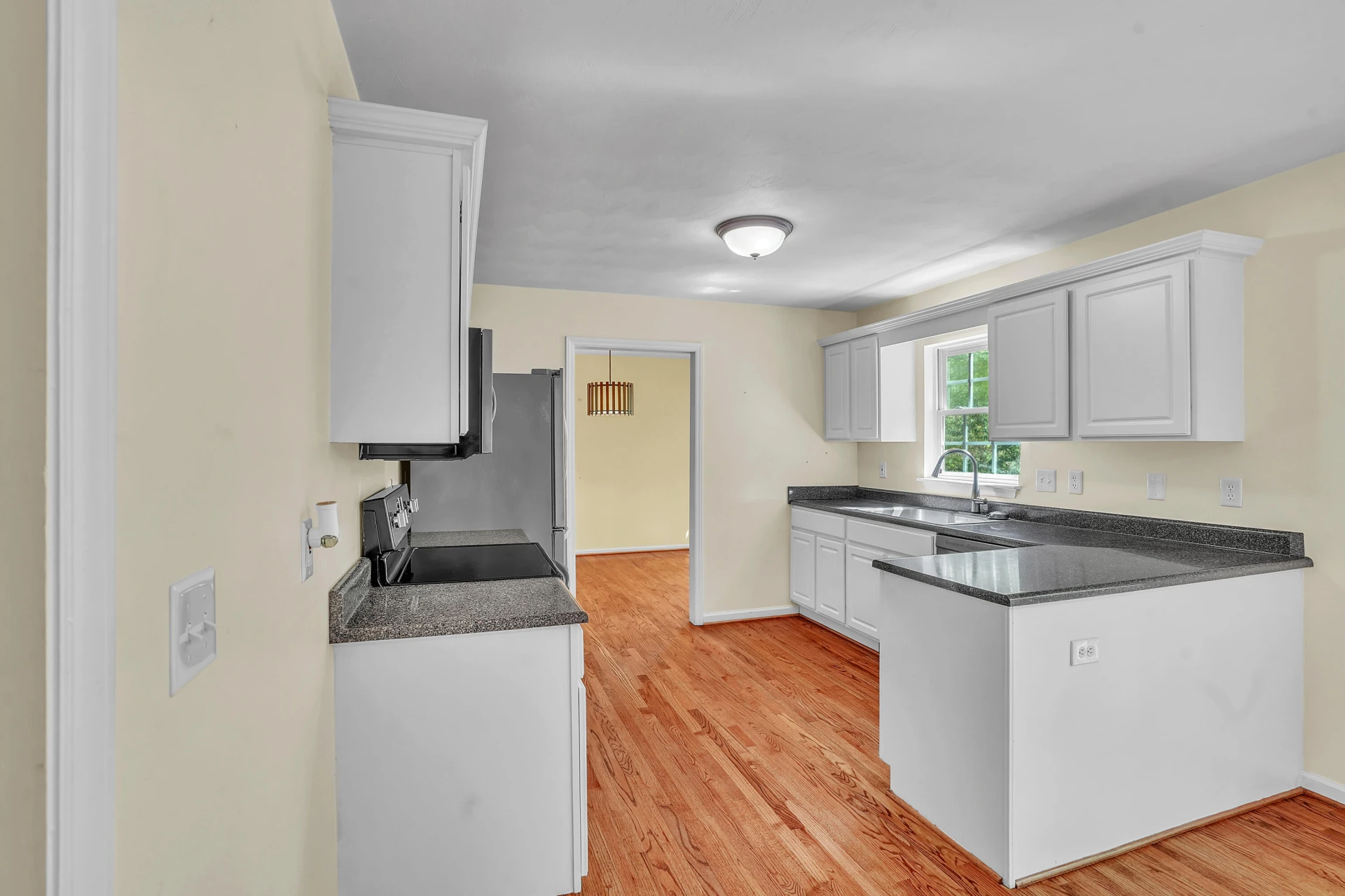 7607 Peebles LN - Photo 11