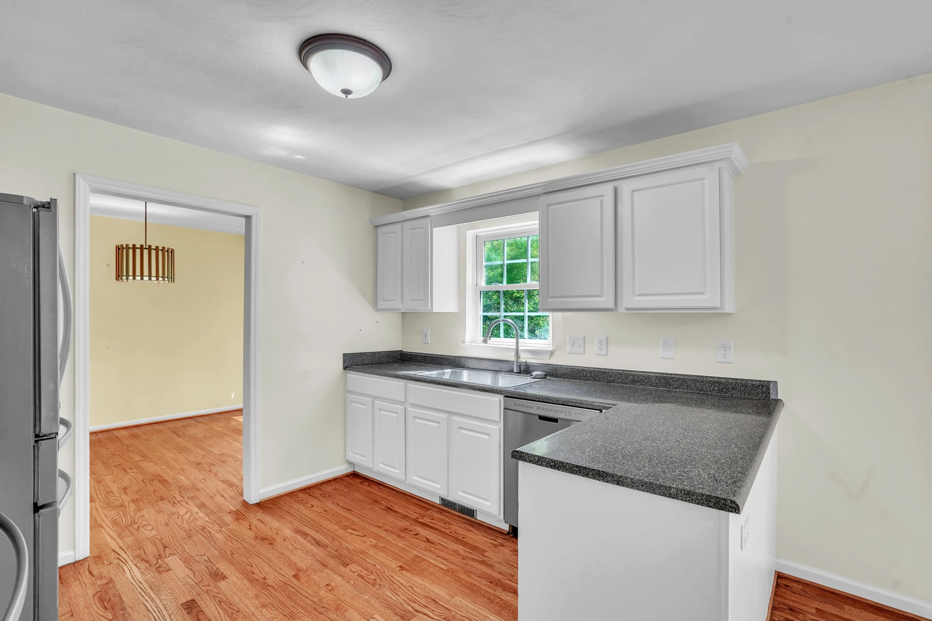 7607 Peebles LN - Photo 14